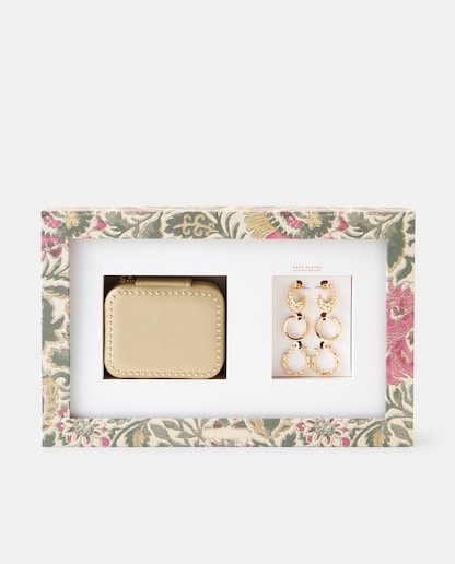 Imagen 0 de Caja de mini joyero y pack de pendientes bañados en plata