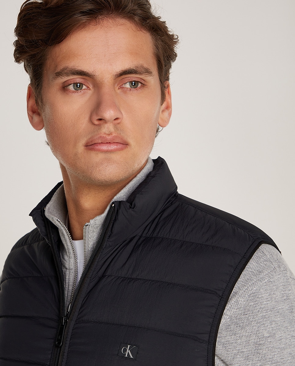 Chaleco hombre acolchado con cuello alto · Calvin Klein Jeans · El