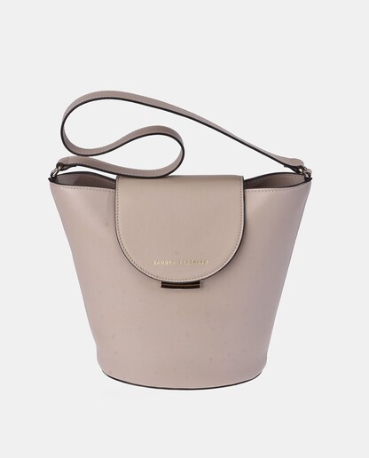 Imagen 0 de Bolso crossbody Sandra Fleckled con solapa y bandolera ancha en piel color habana