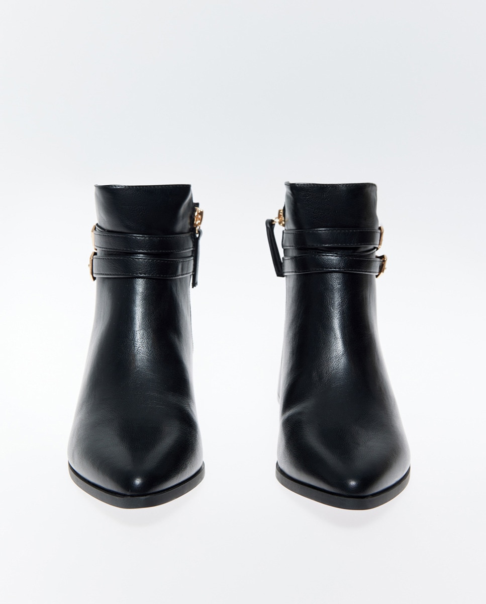 Botins de Salto Pequeno com Fivelas Preto-3