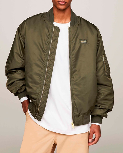 Imagen 0 de Chaqueta de hombre estilo bomber con logo en la espalda