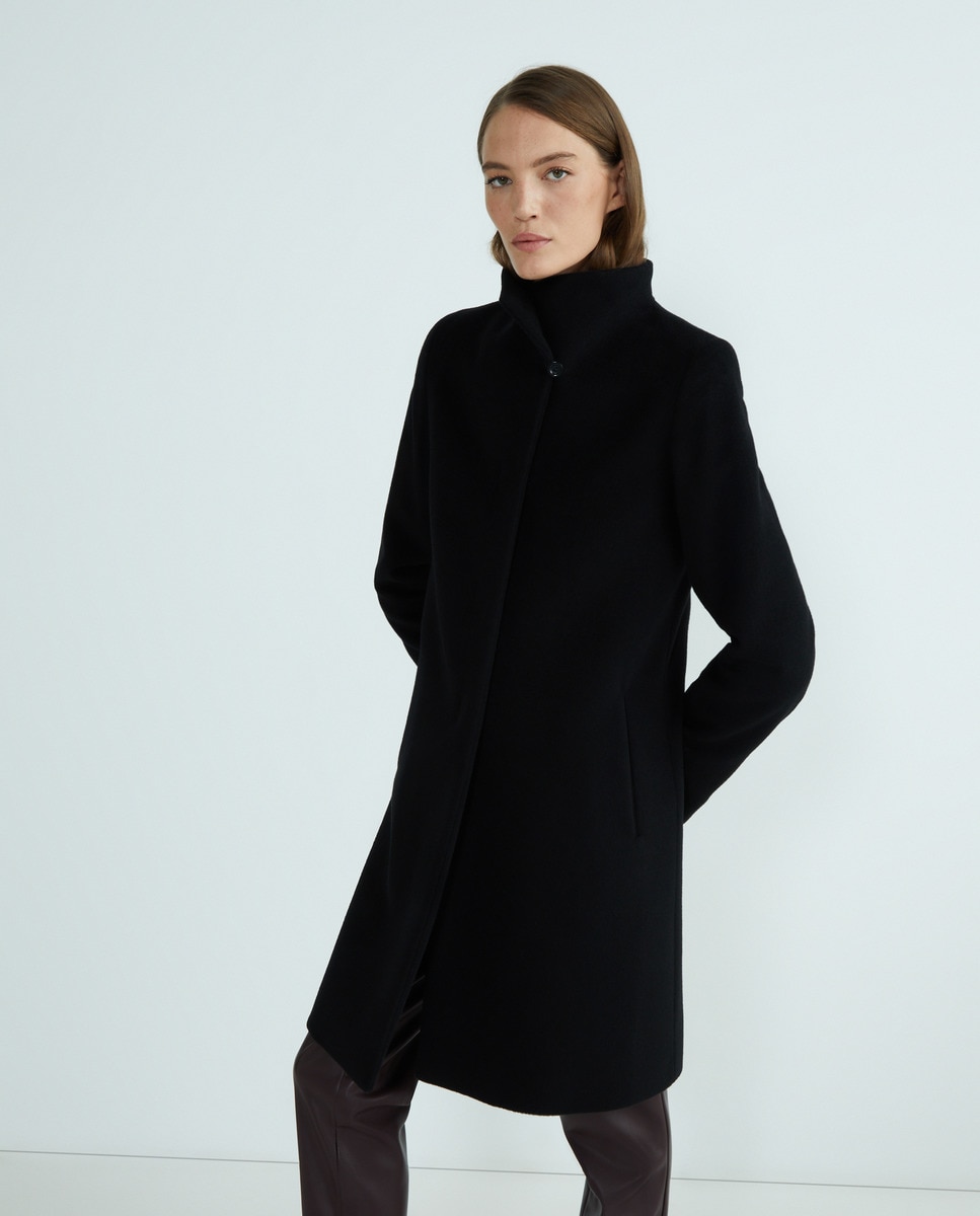 Imagem 0 de Sobretudo 3/4 de 95 cm de Comprimento com Gola Alta Tipo Chaminé