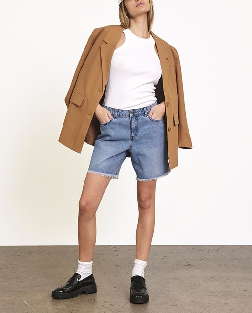 Imagen 0 de Shorts de mujer con cintura media