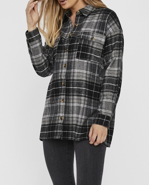 Imagen 0 de Camisa de mujerde manga larga con abotonado frontal