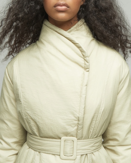 Imagen 0 de Abrigo acolchado con cinturón mujer