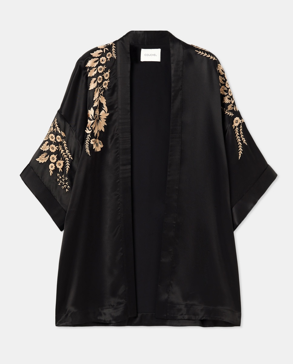 Kimono Curto com Bordado Lateral Preto-5