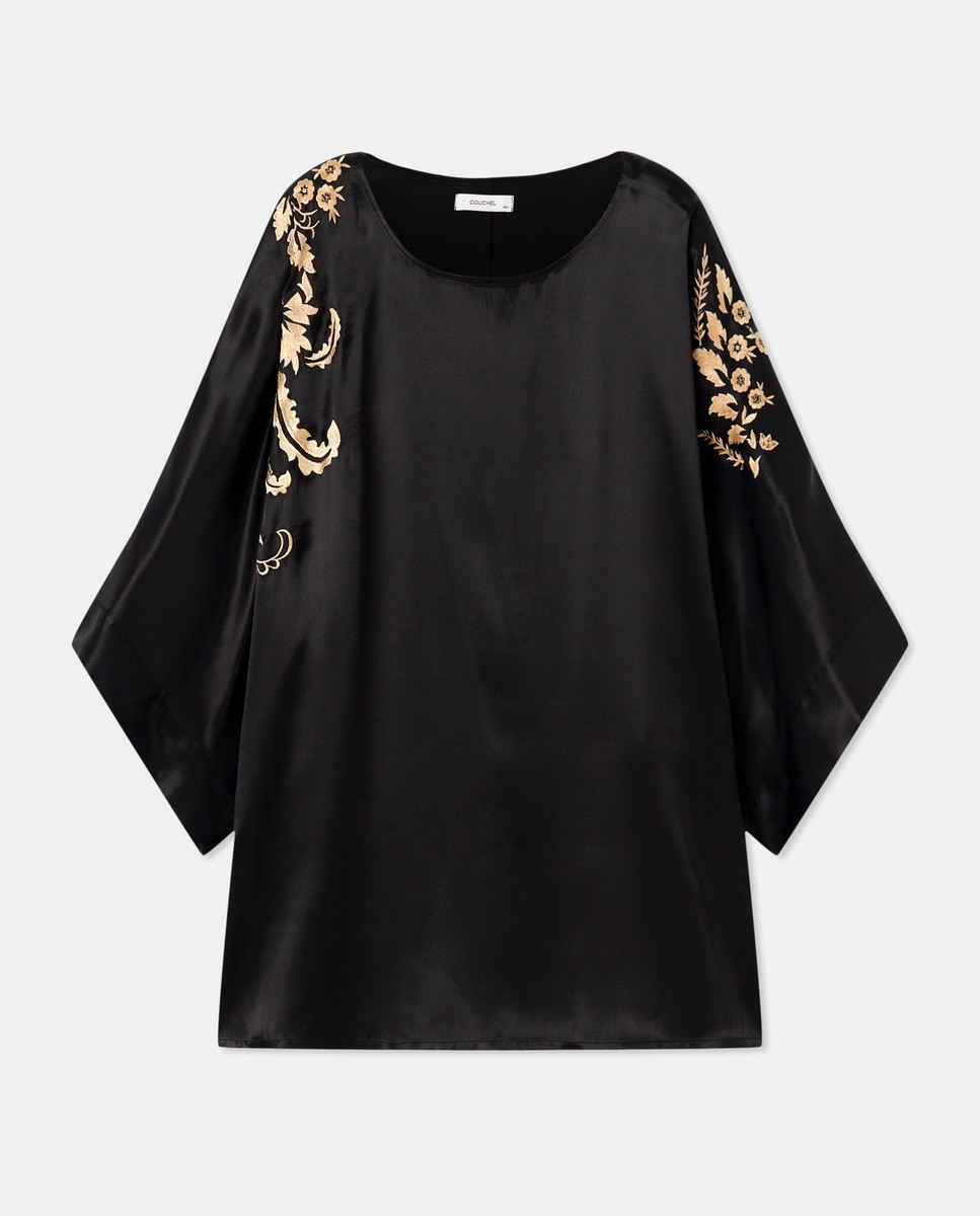 Blusa com Bordado Lateral Preto-4