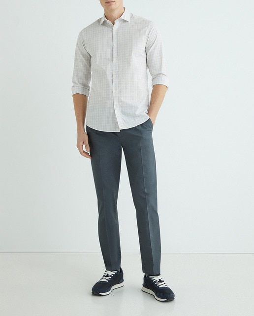 Imagen 0 de Pantalón chino básico de hombre con pinzas regular fit