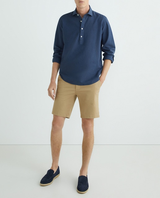 Imagen 0 de Bermuda tipo chino de hombre con cintura elastica trasera