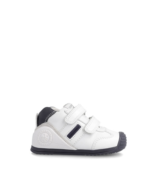 Imagen 0 de Zapatillas de bebé niño en blanco y azul marino bajas de piel con puntera reforzada y doble cierre adherente