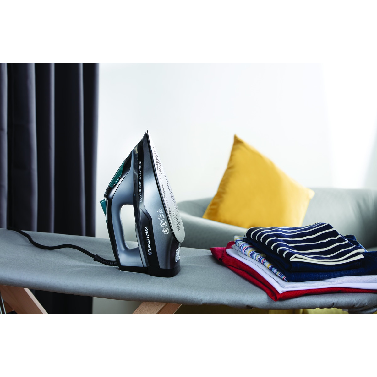 Plancha de vapor Russell Hobbs Colour Control Supreme suela cerámica con protección del color Negro-5