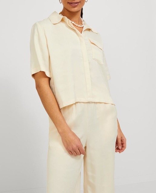 Imagen 0 de Camisa satinada de manga corta de mujer.