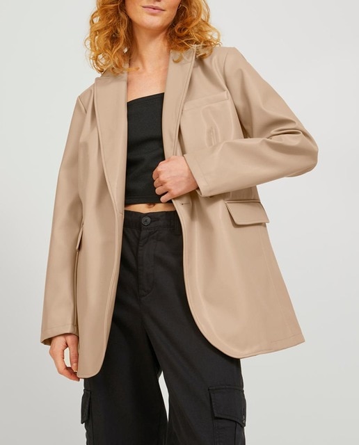 Imagen 0 de Blazer cruzada efecto piel de mujer