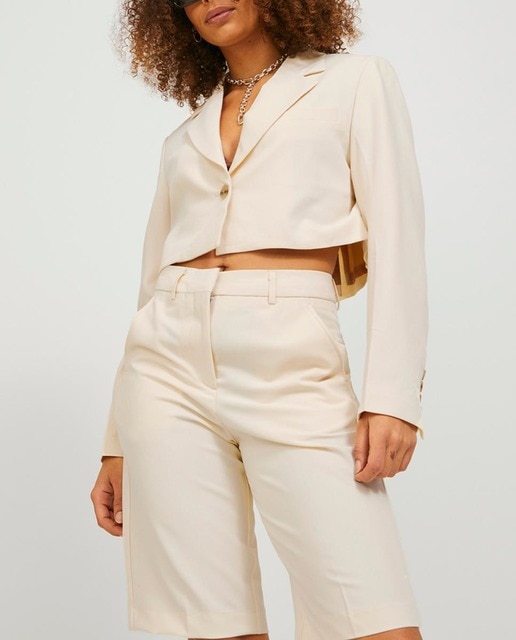 Imagen 0 de Blazer cropped de cuello solapa de mujer.