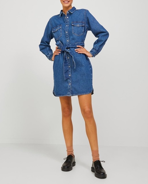 Imagen 0 de Vestido corto vaquero con botones y cinturón