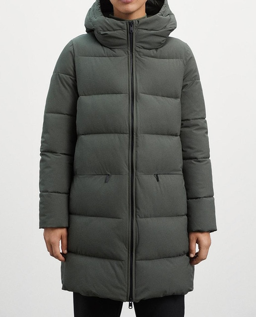 Imagen 0 de Abrigo acolchado de mujer con cierre de cremallera y bolsillos laterales