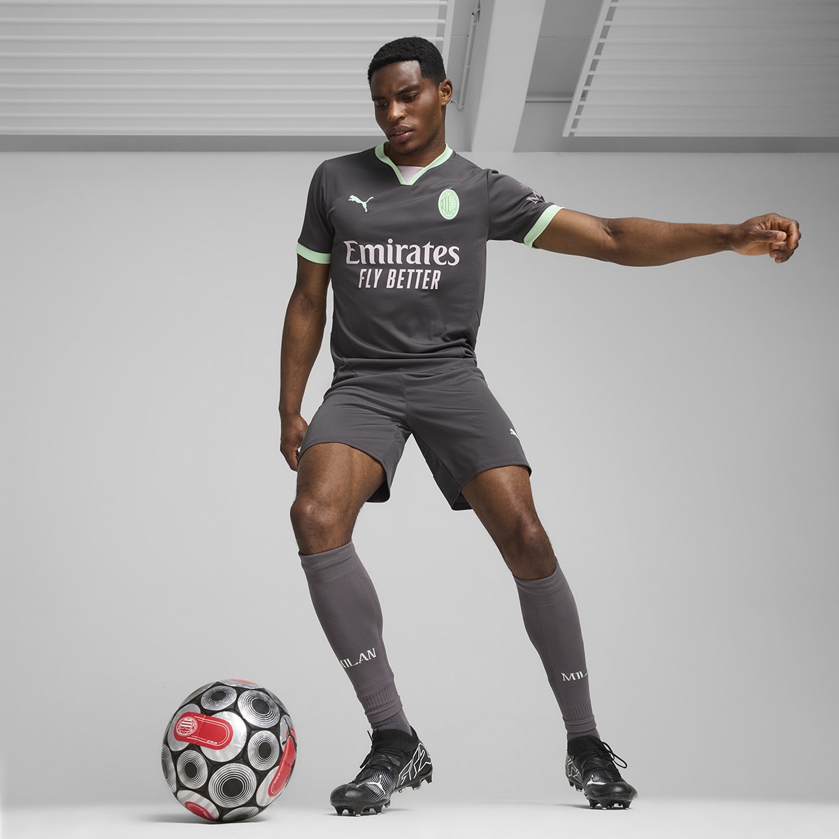 T-shirt de Homem 3.º Equipamento AC Milan 2024-2025 Réplica Cinzento-5