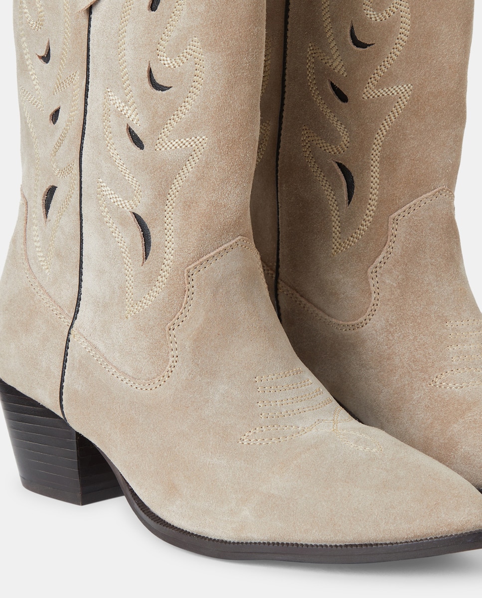 Botas em Pele com Recortes Bicolor Bege-4