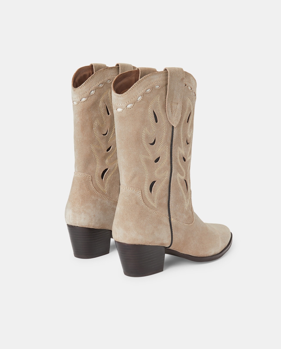 Botas em Pele com Recortes Bicolor Bege-3