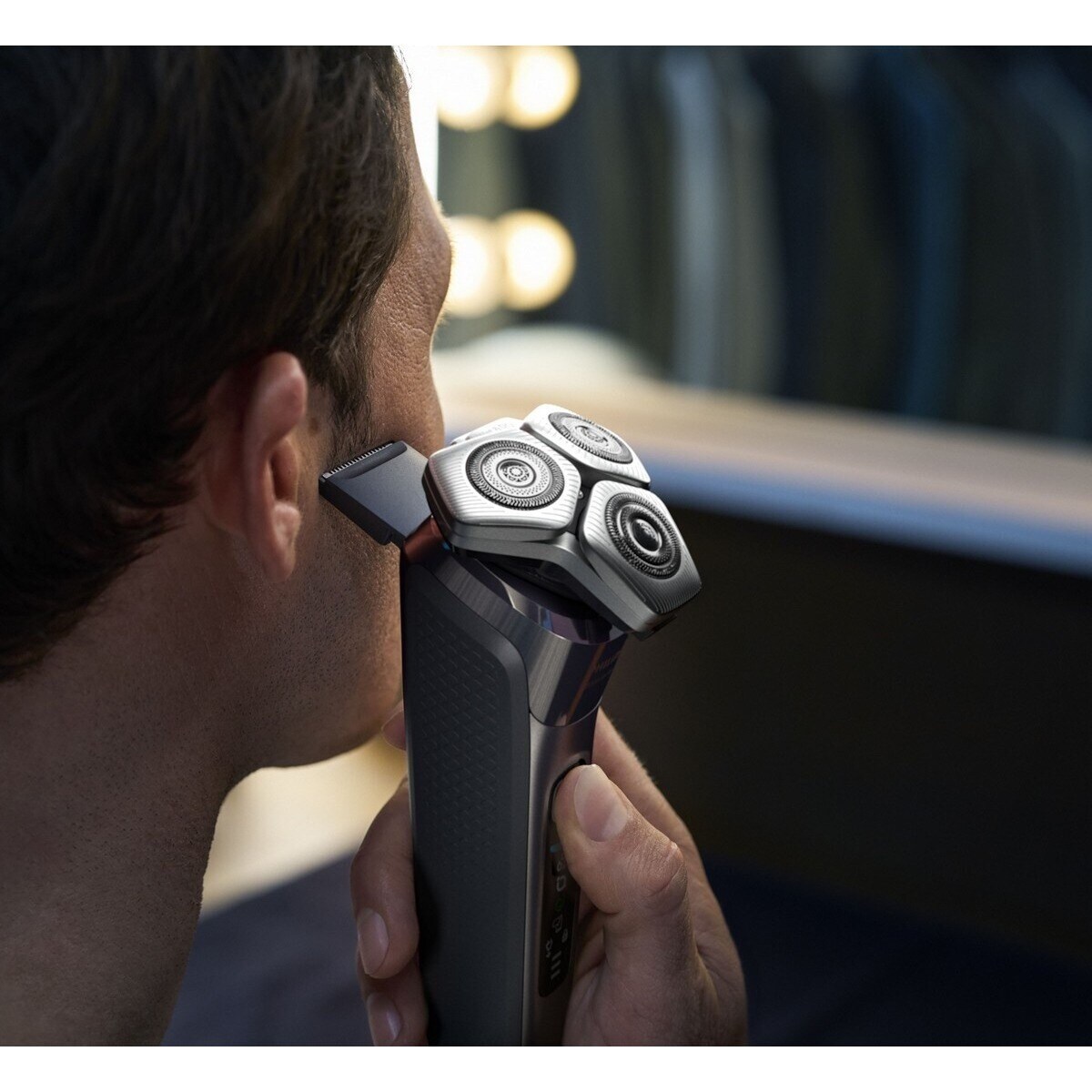 Máquina de Barbear Philips Série 8000 S8697/55 Uso a Seco ou Húmido, com Suporte de Limpeza, Base de Carga e Tampa e Autonomia de 50 min 12