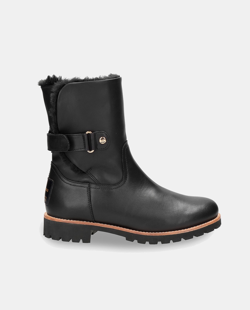 Imagem 0 de Botins Rasos de Cano Médio em Pele Waterproof e Forro Interior de Pelo - Preto