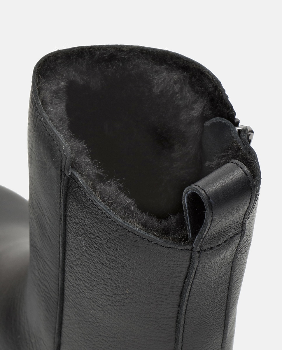 Botas em Pele e com Forro de Pelo Sintético Preto-6