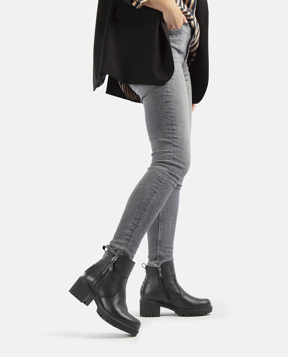 Botins em Pele e com Forro de Goretex Preto-2