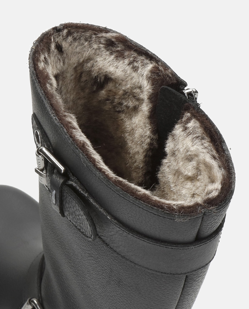 Botas em Pele e com Forro de Pelo Sintético Preto-6
