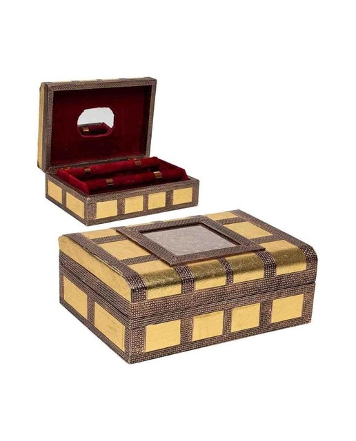 Imagen 0 de Joyero de metal repujado