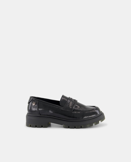 Imagem 0 de Mocassins em Verniz com Tachas