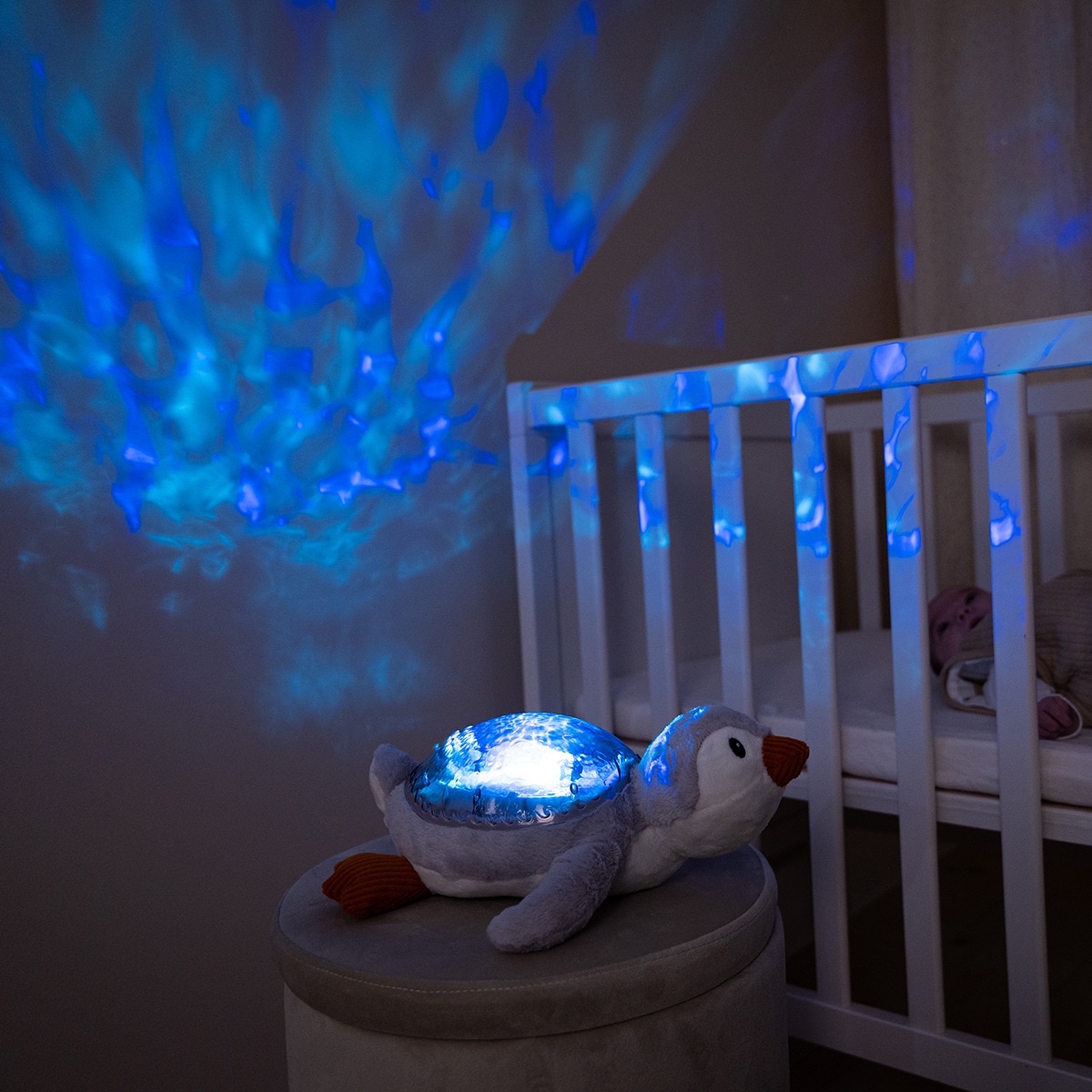 Lámpara proyector pingüino Cloud B con luces, música y sonidos suaves con recarga USB Gris claro-4