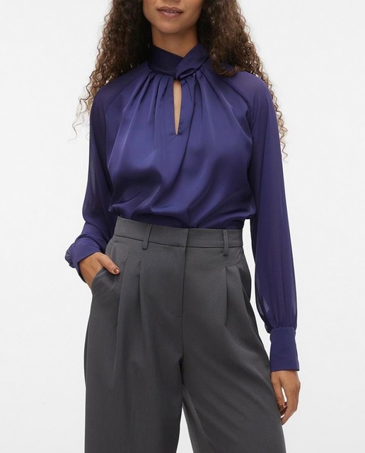 Imagen 0 de Blusa satinada con cuello cruzado de mujer