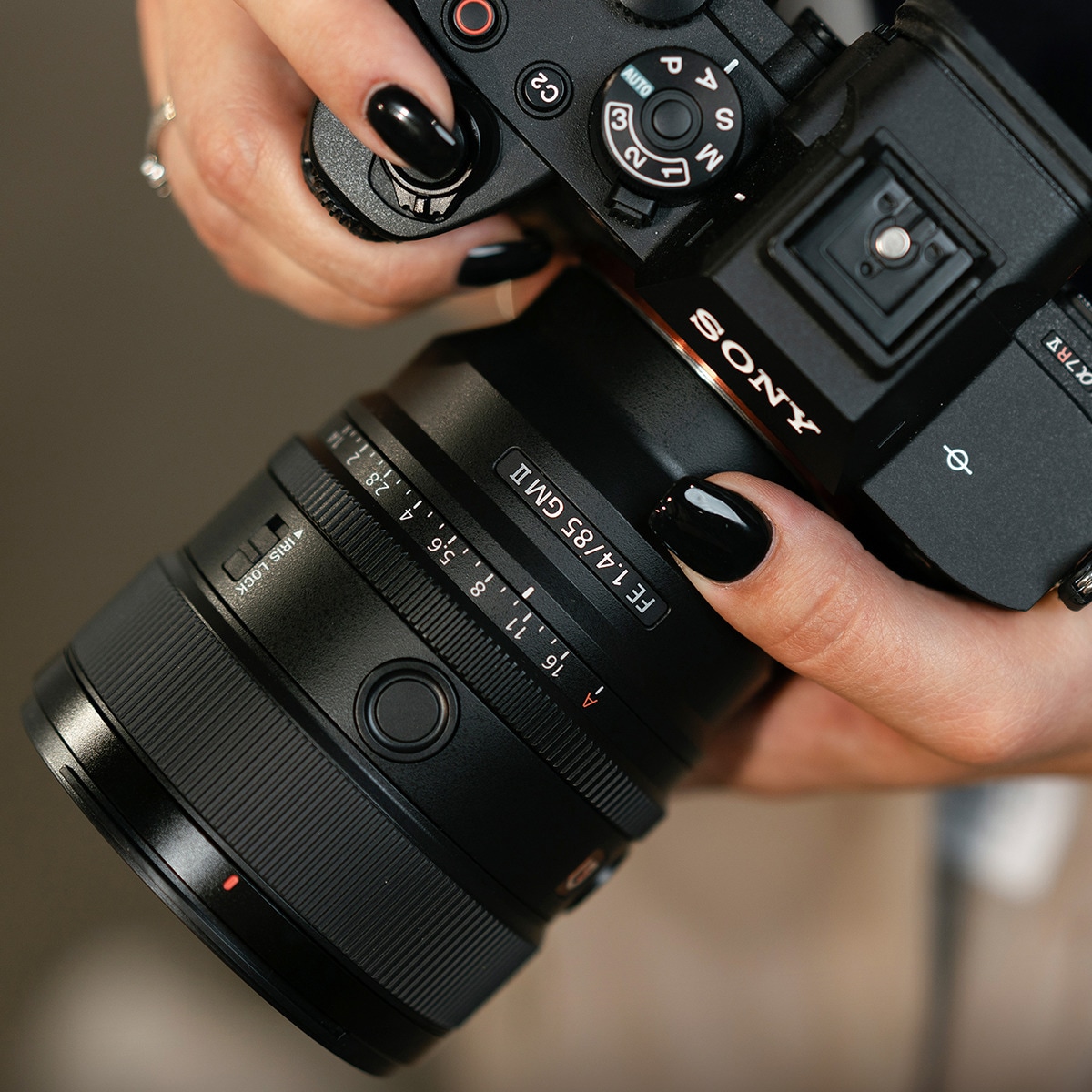 Objetivo Sony FE 85mm F1.4 GM II para Sony tipo E Negro-3