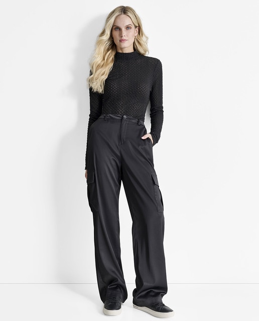 Imagen 0 de Pantalon de mujer cargo satinado con bolsillos y cintura alta