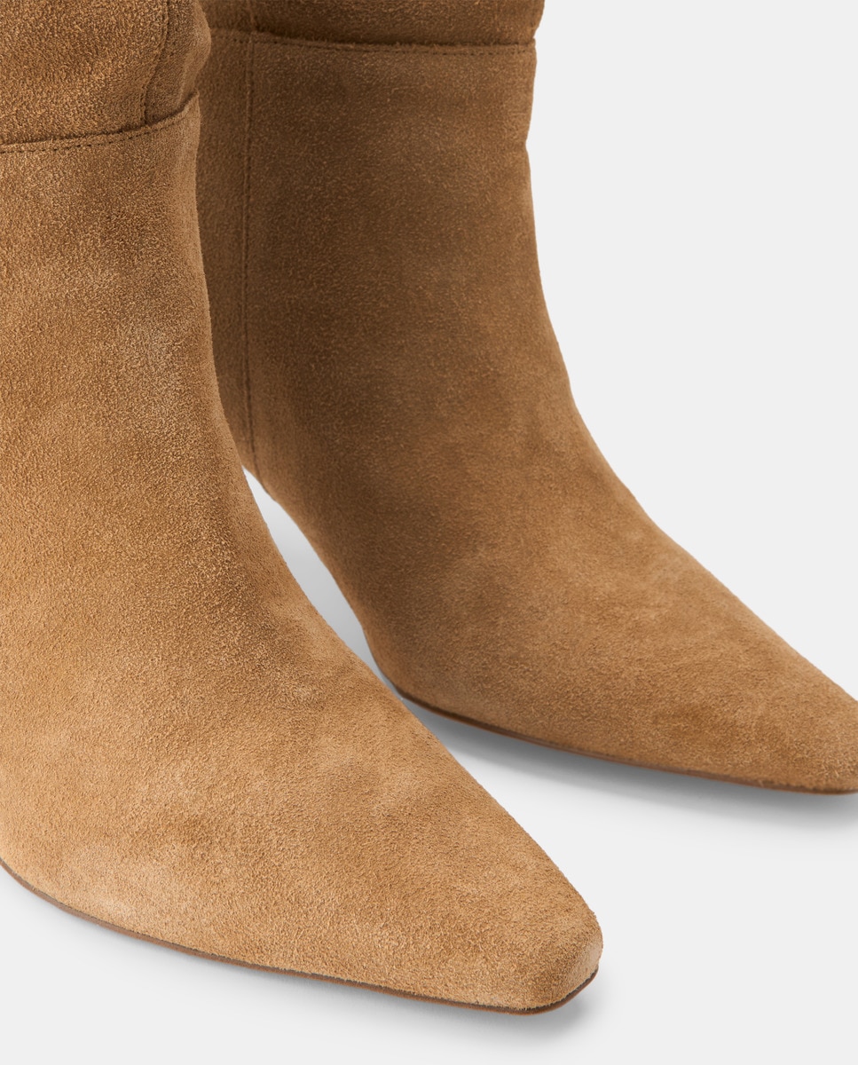 Botas com Salto e Efeito Enrugado Castanho-4