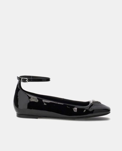 Imagem 0 de Sapatos Rasos Tipo Sabrinas em Verniz Modelo Levvis