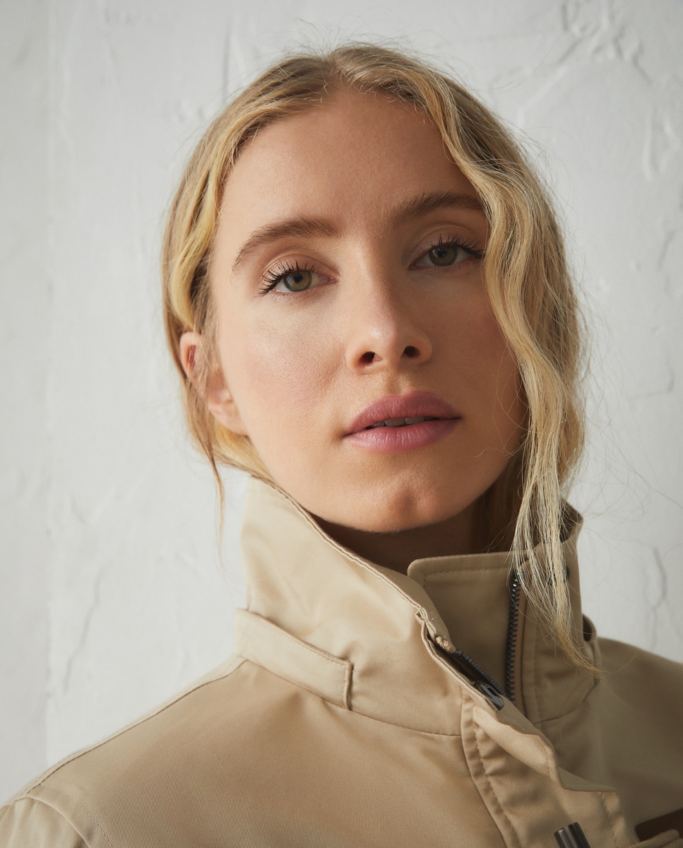 Gabardine Curta com Alamares Bege-6