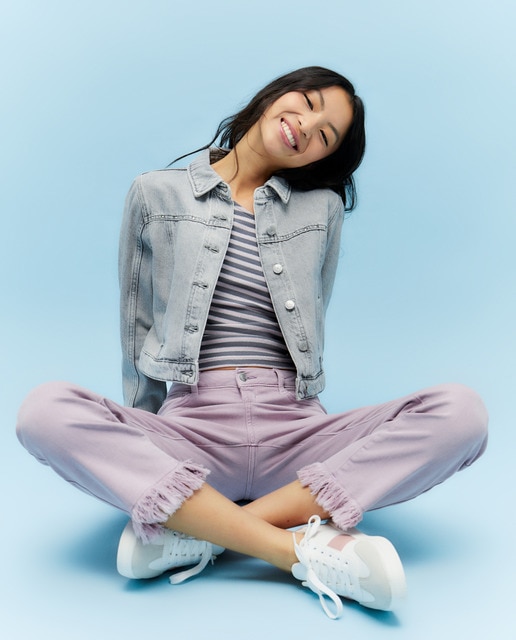 Imagen 0 de Chaqueta vaquera de mujer tachas