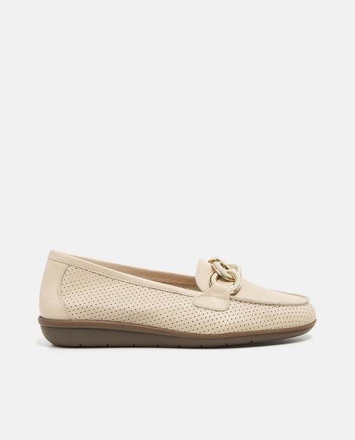 Imagen 0 de Mocasín en piel blanca con cadena de eslabones