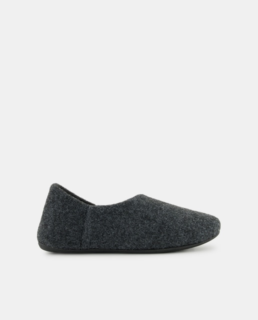 Imagen 0 de Zapatilla cerrada fieltro con piso de goma