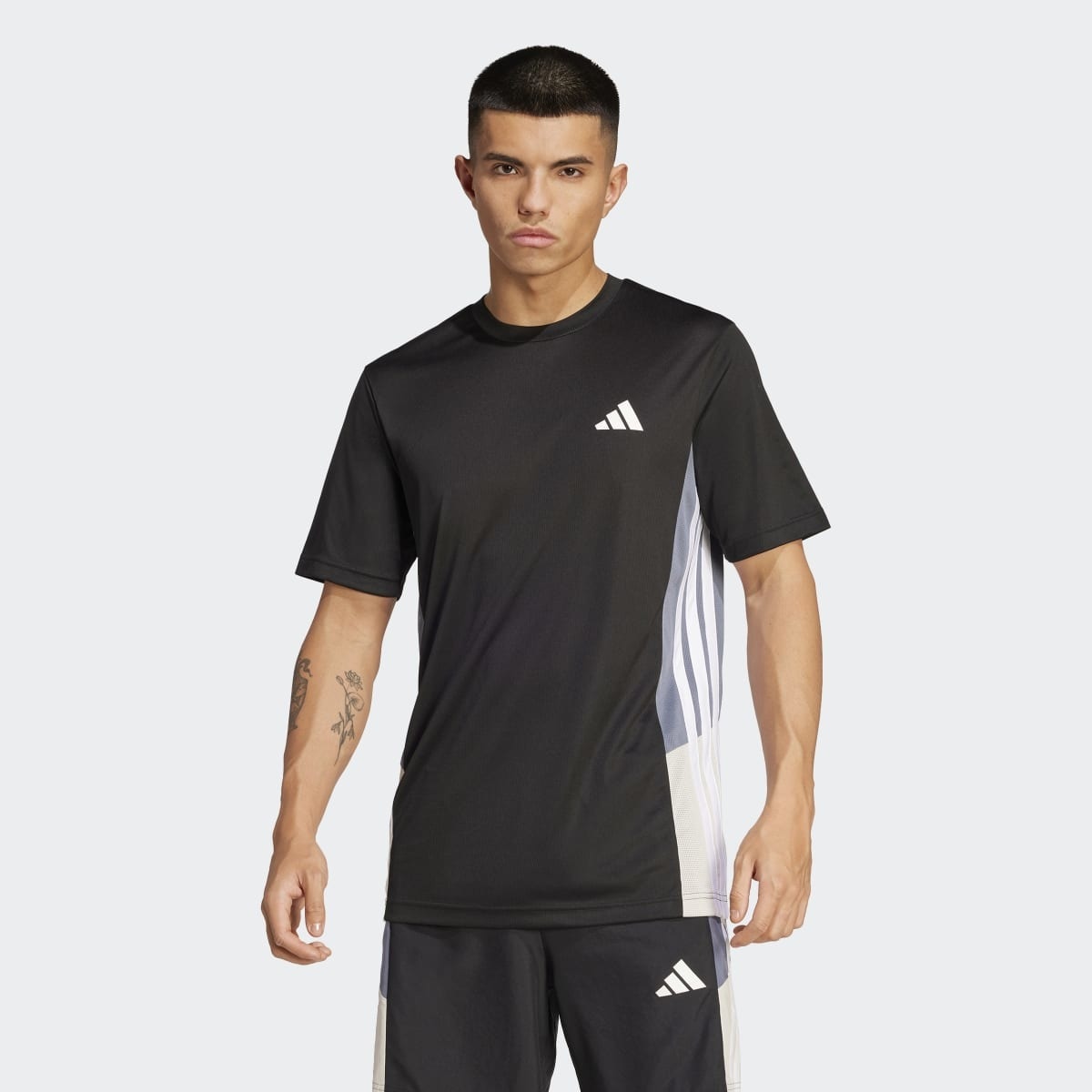 T-shirt de Homem Train Essentials Seasonal Colorblock Preto-1