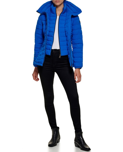 Imagen 0 de Plumífero de mujer con capucha empacable