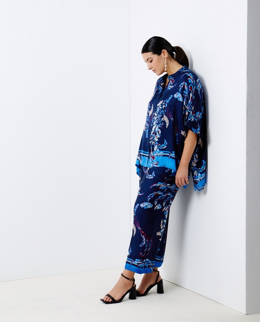 Imagen 0 de Blusón camisero estampado