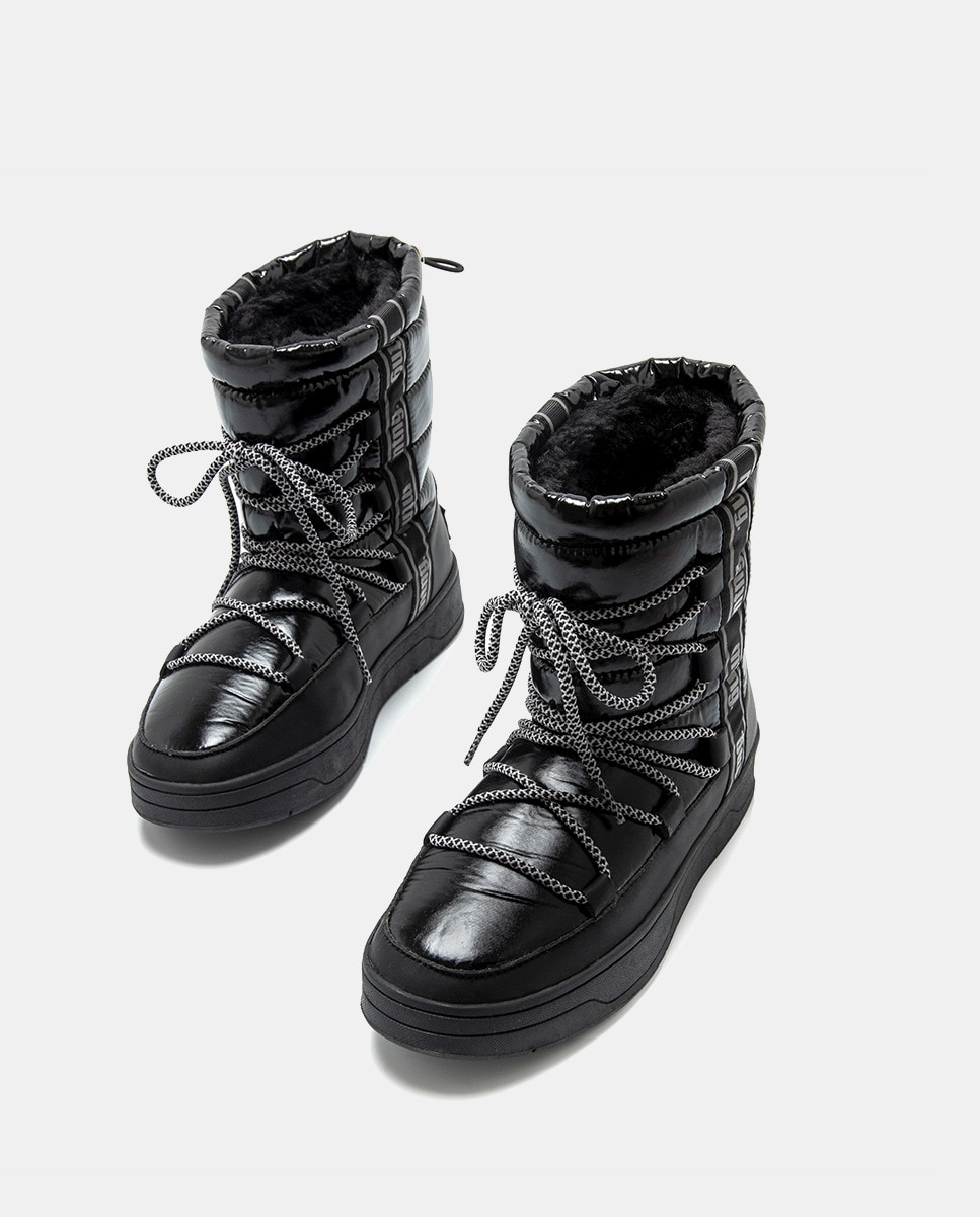 Botas Nepal com Acabamento Acolchoado Preto-4