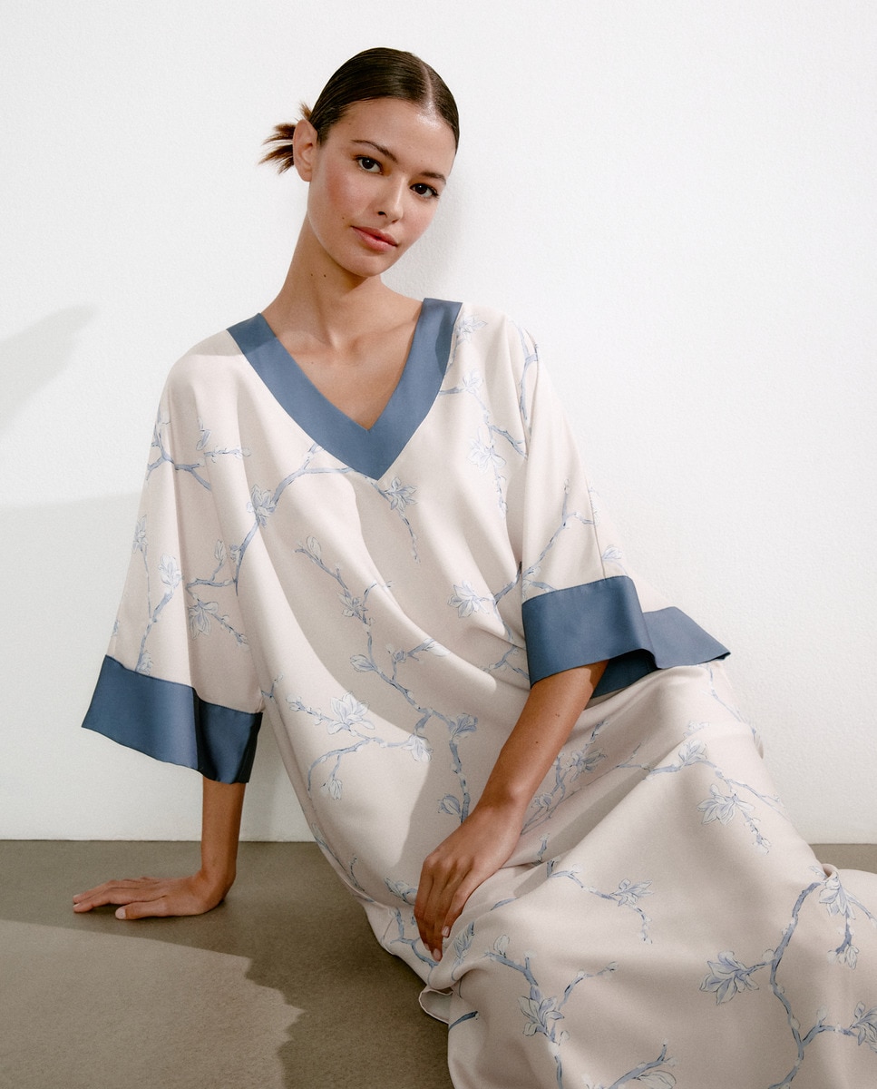 Camisa de Dormir de Cetim com Decote em Bico Azul-2