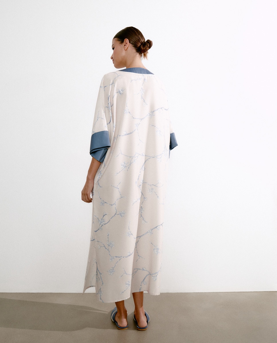 Camisa de Dormir de Cetim com Decote em Bico Azul-3