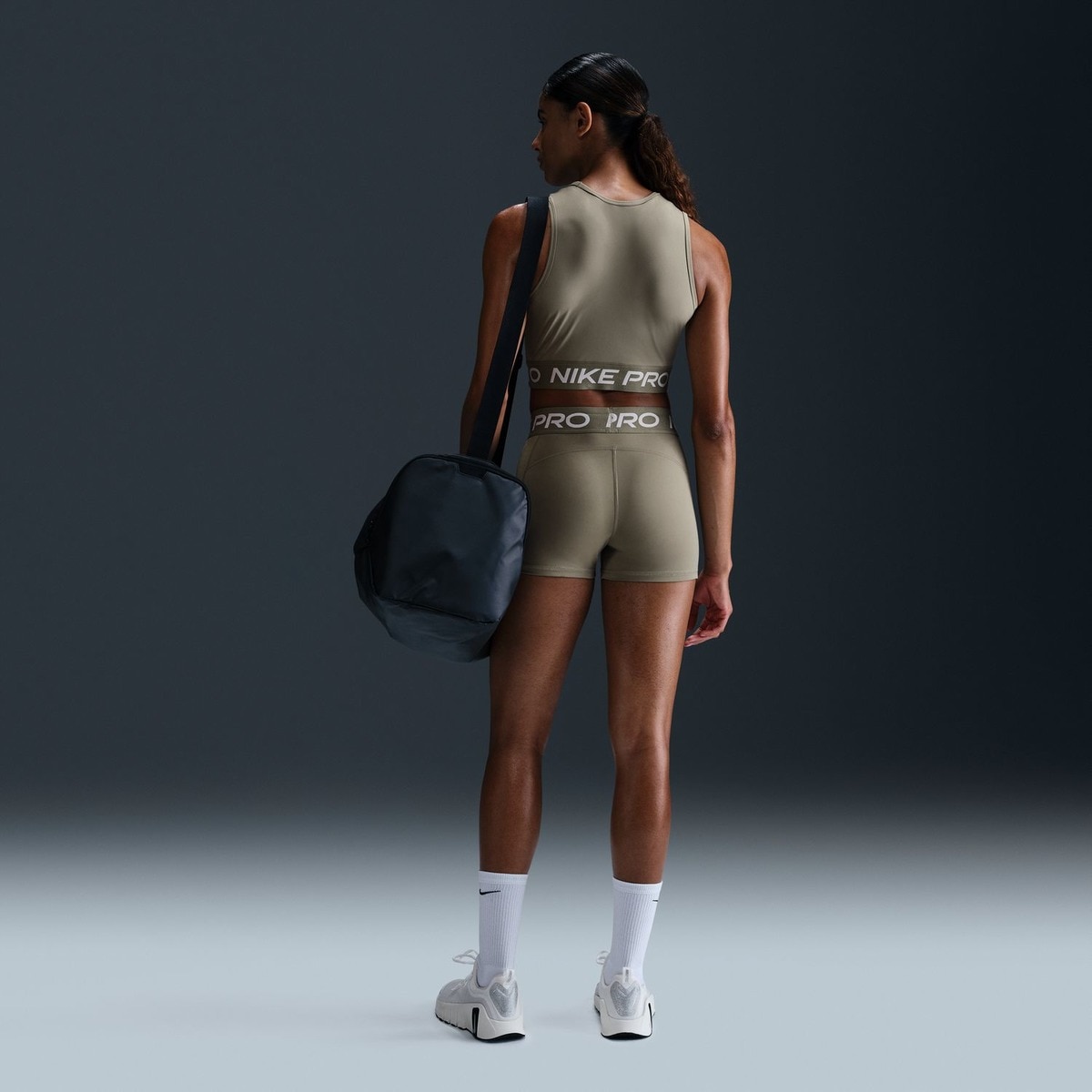 T-shirt de mulher Pro Nike Caqui-5