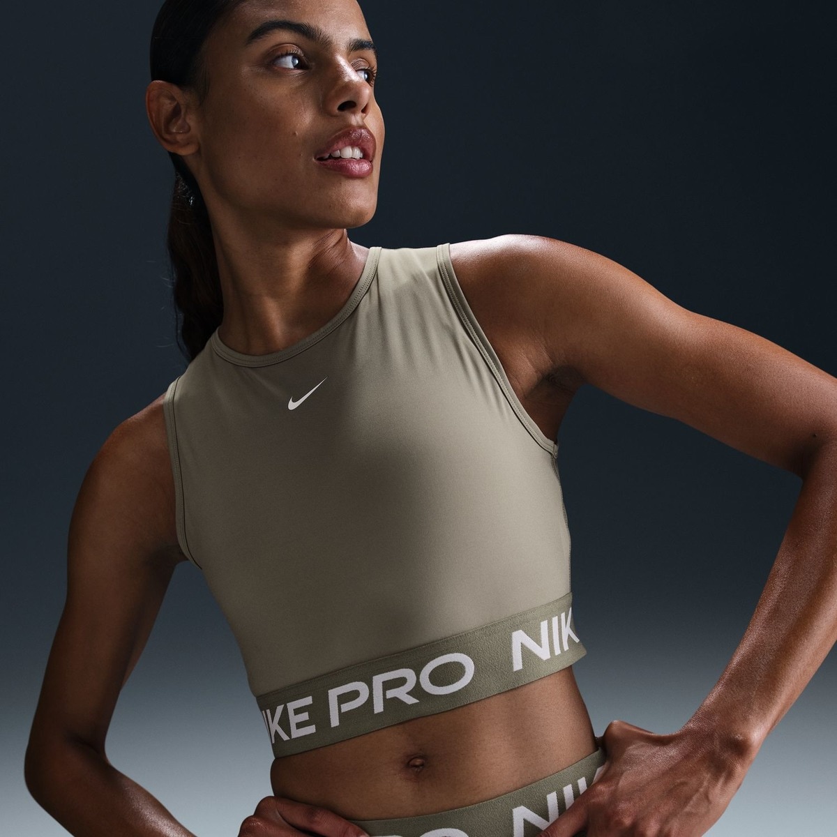 T-shirt de mulher Pro Nike Caqui-4