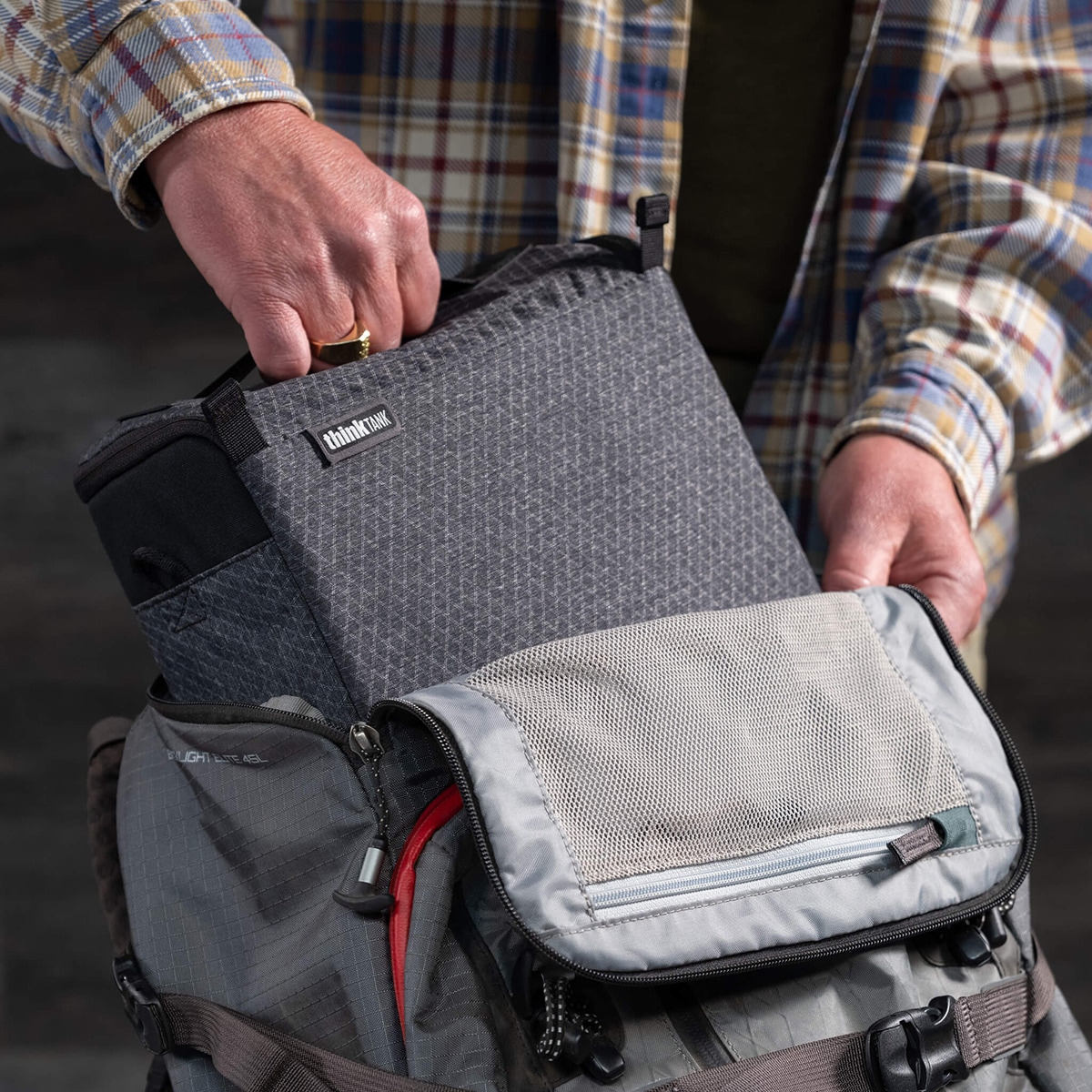 Bolso Think Tank Stash Master M Negro-6