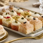 verschiedene Canapés Schale 330 g